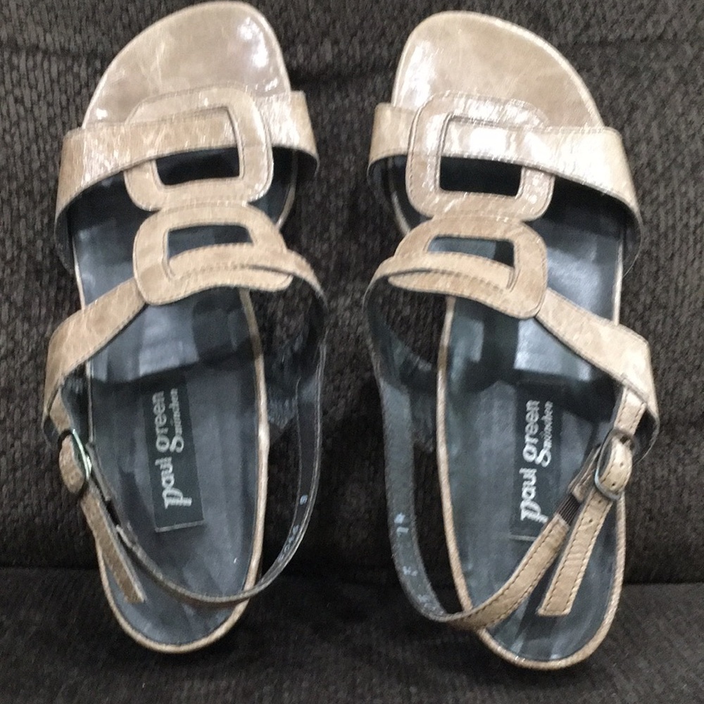 EUC Paul Green Handmade Munchen Beige Easy On Snap Fasten Leather Sandals